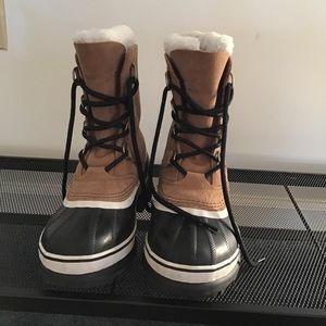 Sorel women’s carnival boot, like new